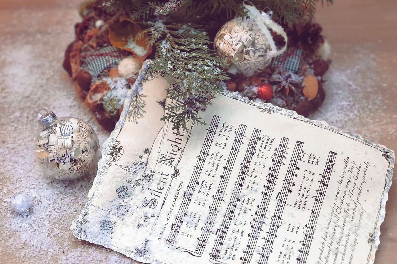 Warming up Space with DIY Burlap Decor
